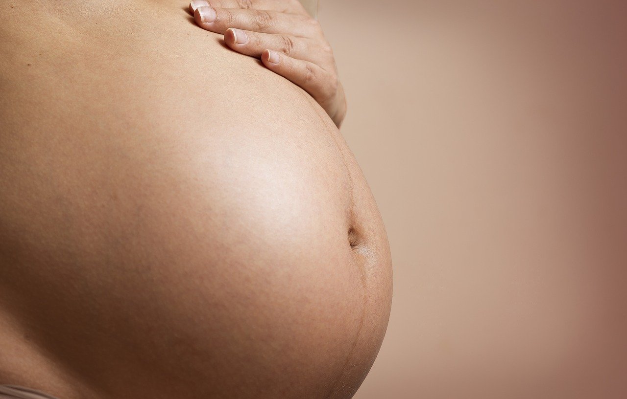 ¿Cómo evitar las manchas faciales en el embarazo?